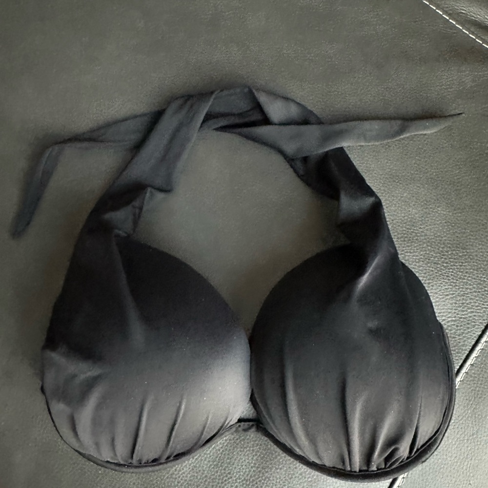 VENUS Marilyn Underwire Push-Up Halter Bikini Top in Black. Size 32DDD/34DD/36D